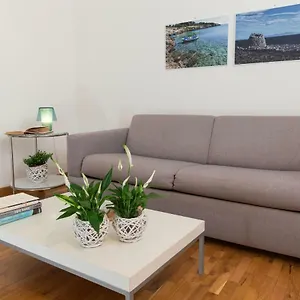 https://la-casa-di-abbi.lecce-hotels.com